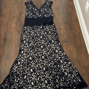 Gorgeous Tadashi dress! Worn once! Size 14!